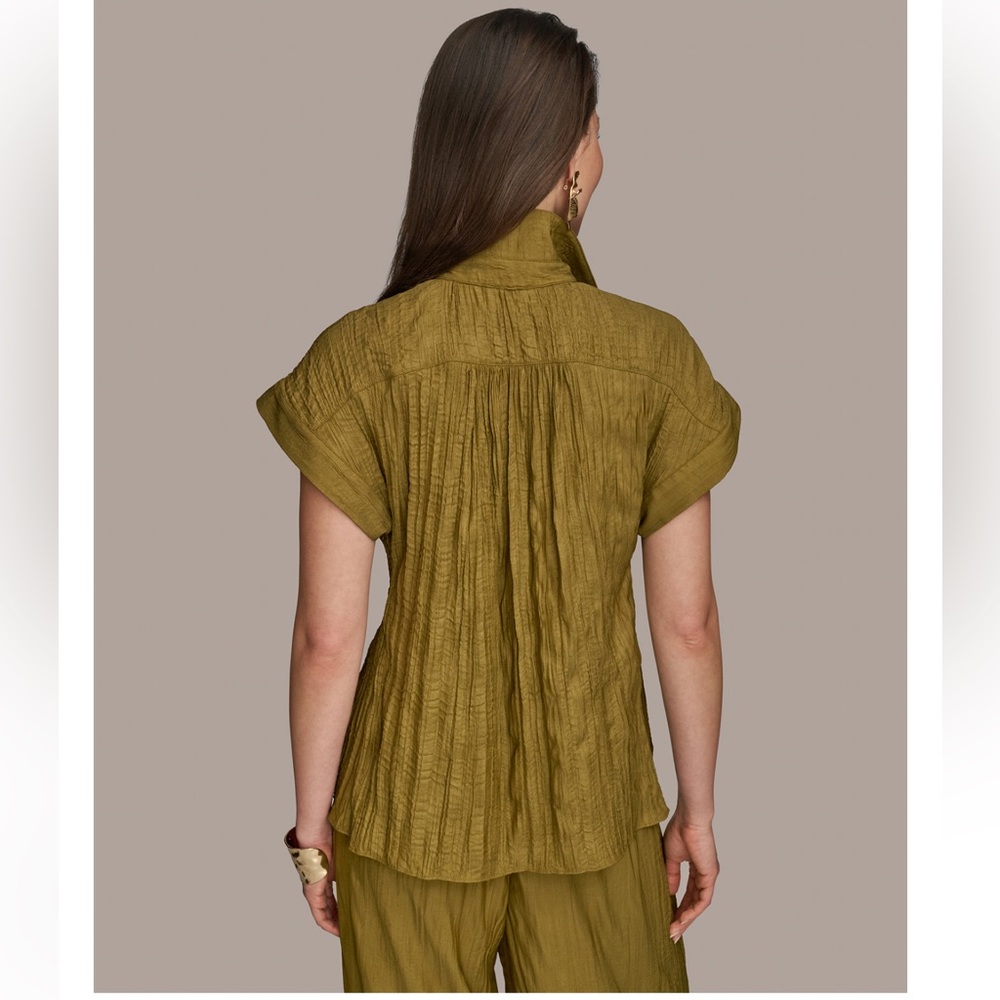 New Donna Karan Women’s Cap-Sleeve Crinkle Collar Shirt. Medium. Smokey Olive - Picture 2 of 4